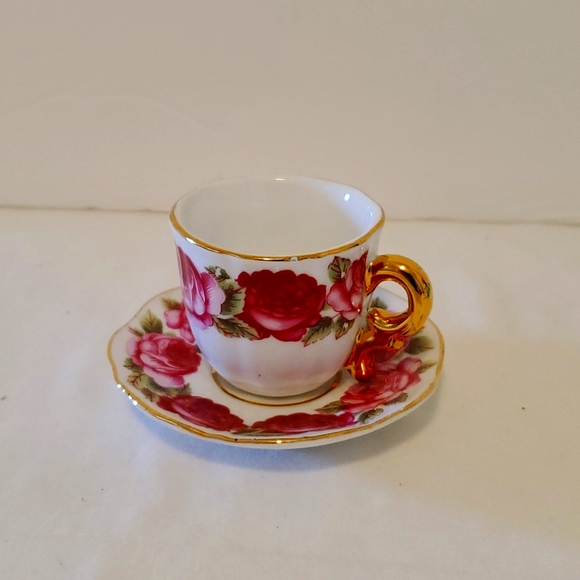 Victoria's Garden Mini Cup and Saucers - Picture 2 of 7